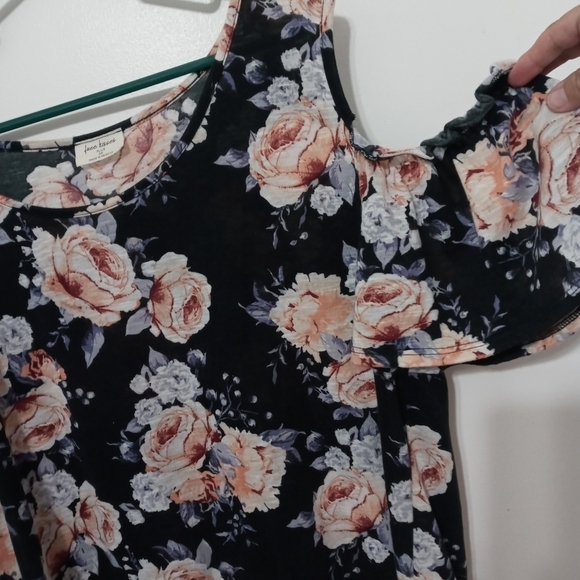 Free Kisses Cold shoulder floral Pullover Blouse - Picture 2 of 8